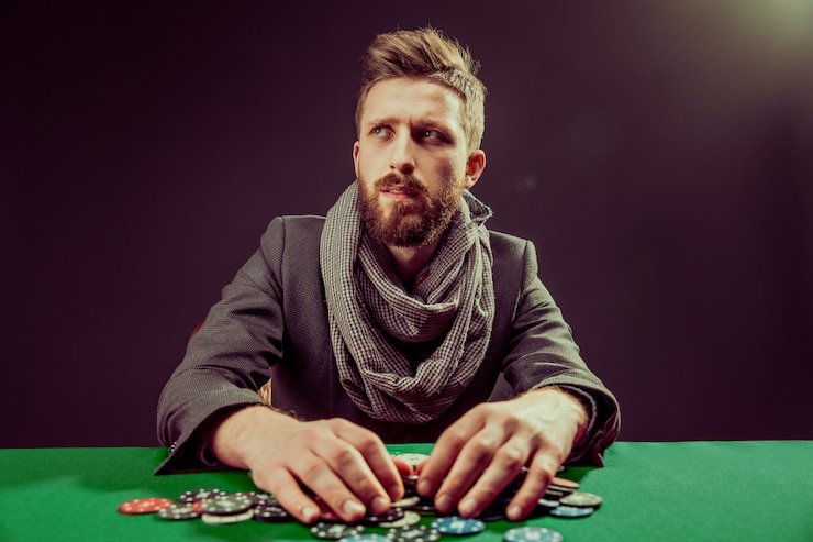 Tampilan studio live dealer di aplikasi mobile pt.bola dengan meja blackjack dan roulette