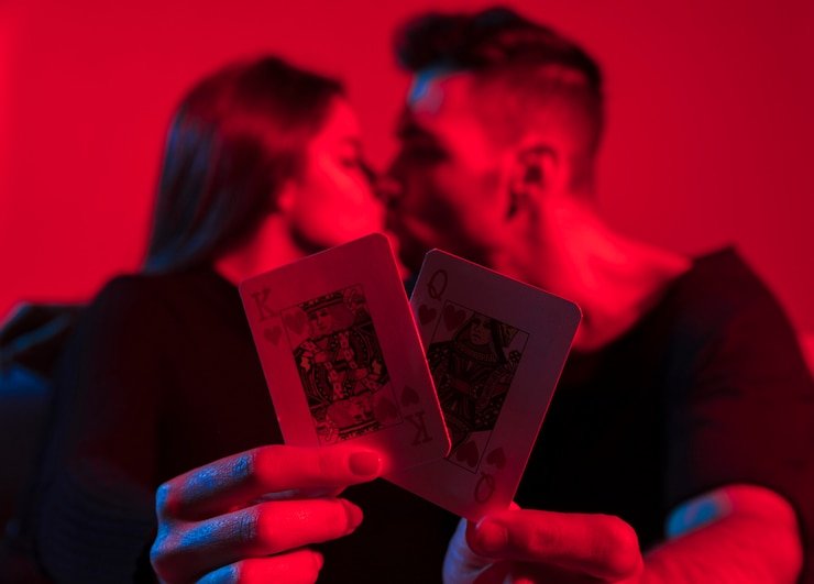 Antarmuka blackjack pt.bola menampilkan kartu dealer, kartu pemain, tata letak taruhan, dan tombol Hit, Stand, Double Down